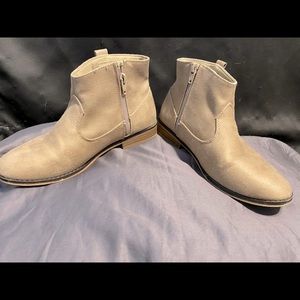 Cute little ankle boots (tan)size 5 can fit as a 6